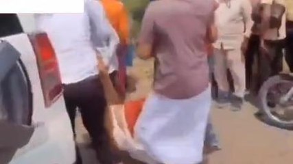 लखीसराय: अनियंत्रित होकर गड्ढे में जा गिरे बाइक सवार, जानिए पूरी खबर