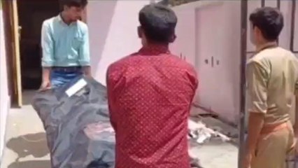 एटा: घरेलू विवाद में पति ने पत्नी की गोली मारकर की हत्या, देखें वीडियो