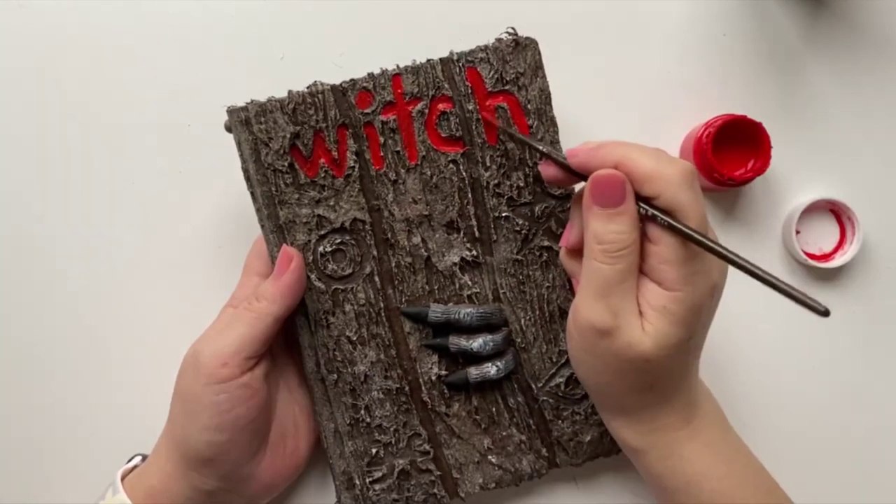 The idea of ​​decorating a notebook made of cardboard and paper napkins