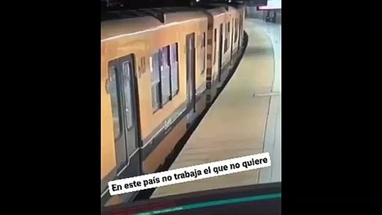 Trois voyous ont une technique bien rodée pour voler des téléphones dans le métro