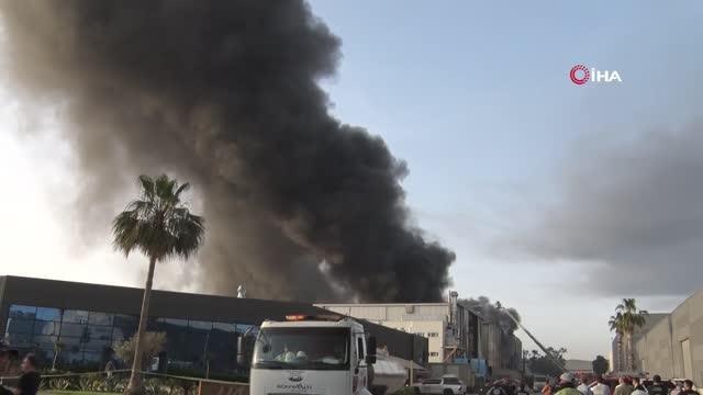 Yapımı devam eden lüks yat, tersanedeki yangından böyle kaçırıldı