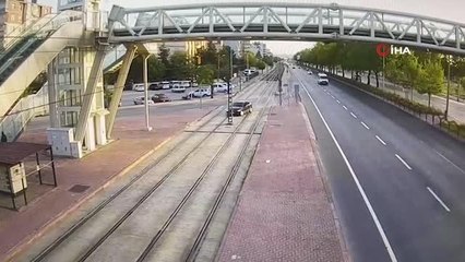 Normal yol sanıp tramvay yoluna girdi, sürücü alkollü çıktı...O anlar kamerada