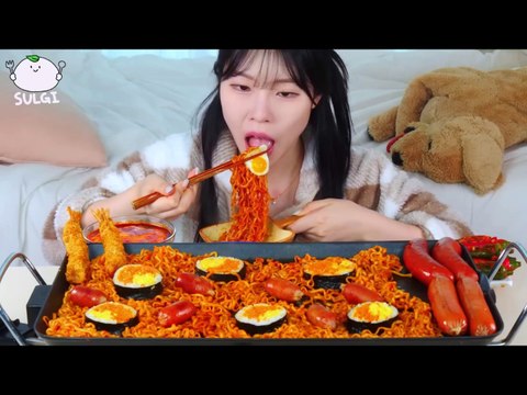 ASMR MUKBANG, Carrot Egg Kimbap, Fire noodles, Frank Sausage, Kimchi, Deep fried Shrimp.
