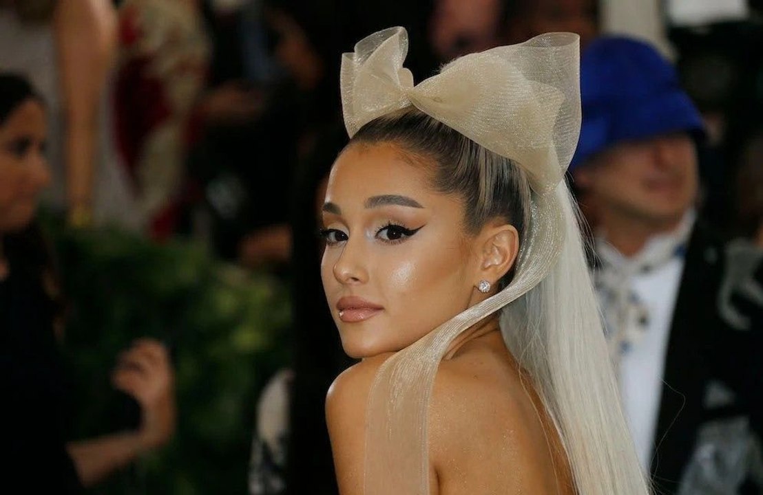 Ariana Grande célèbre son deuxième anniversaire de mariage avec Dalton Gomez