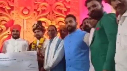 सीहोर: दूल्हे ने अपनी शादी को बनाया यादगार, एक लाख 11हजार एक सो ग्यारह रुपए की राशि की दान