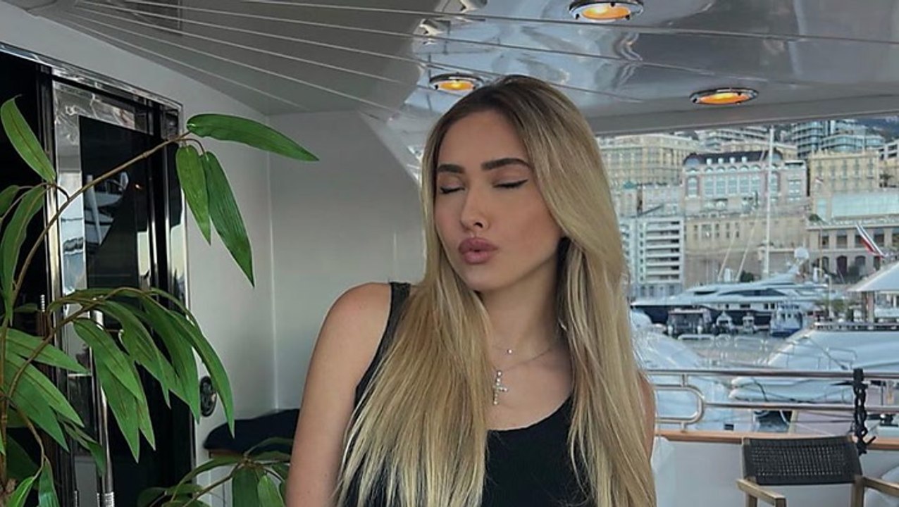 „Traumfrau“: Shania Geiss posiert im verführerischen Bauchfrei-Look