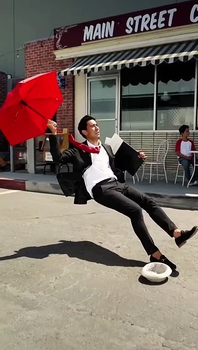 Street Performer Defies the Laws of Physics in this Amazing Performance(720P_HD)