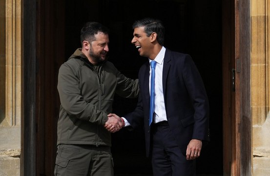 Großbritannien verspricht, neue Waffen an die Ukraine zu schicken