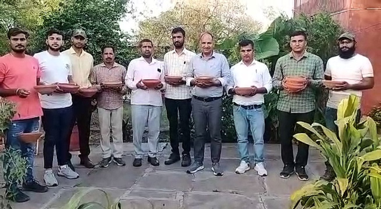 जयपुर में ये संस्था लगा रही गायों के लिए पानी की टंकिया और पक्षियों के लिए परिंडे