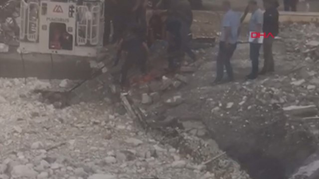 İki gündür kayıptı; enkazı kaldırılan binanın suyla kaplı bodrumunda cesedi bulundu