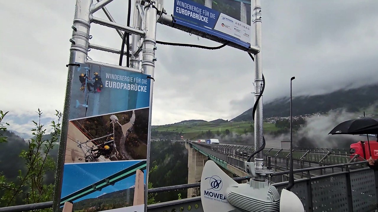 Mikrowindturbinen auf der Europabrücke