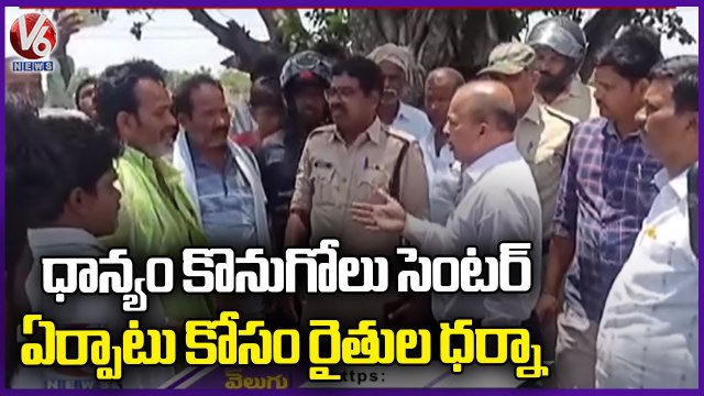 Farmers Protest On Road By Blocking Traffic Over Paddy Procurement Issue _ Medak _ V6 News