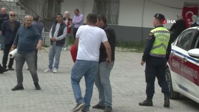 Şırnak şehidinin İstanbul'daki baba ocağı Türk bayrakları ile donatıldı