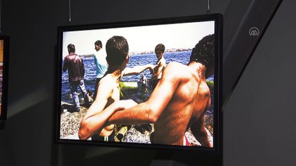 İSTANBUL - Şenol Güneş ve Beşiktaşlı futbolcular, Zeki Demirkubuz'un sergisini ziyaret etti