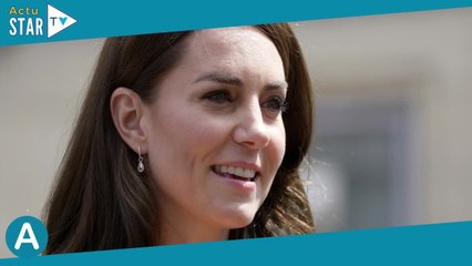 Kate Middleton estivale en blanc : elle complète son look avec un blazer jaune à plusieurs centaines