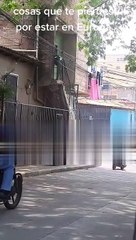 Catrachos tienden su ropa en cables de alambrado público