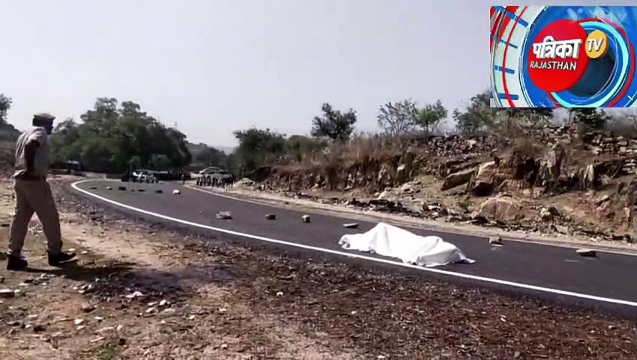 सिविल कांट्रेक्टर का अधजला शव मिला, डेढ़ सौ मीटर दूर जलकर खाक खड़ी मिली बोलेरो जीप