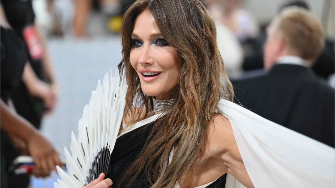 Voici - Carla Bruni : ses retrouvailles avec son ex Raphaël Enthoven pour une occasion spéciale