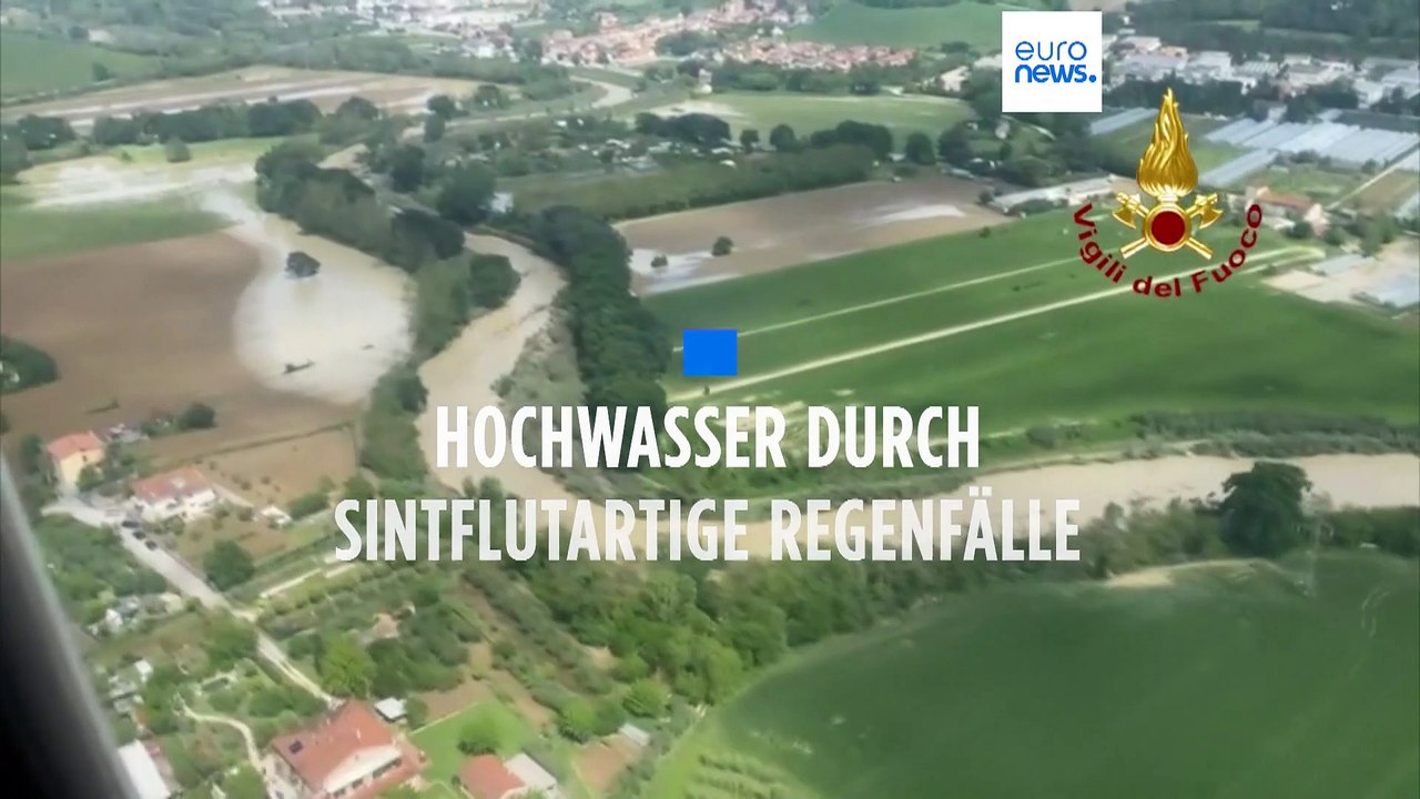 Bis zum Hals im Wasser: Sintflutartiger Regen und Sturm in Italien