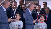 Cumhurbaşkanı Erdoğan'dan 'çocuğun yanağına vurduğu' iddialarına yanıt: O benim torunum, yanağını okşadım