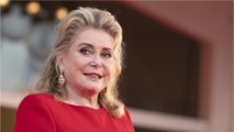 GALA VIDEO - Festival de Cannes - Catherine Deneuve mise à l'honneur, retour sur sa première montée des marches