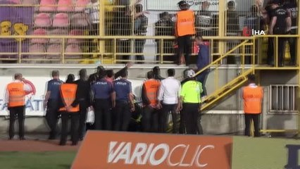 Kendi aralarında arbede yaşayan Eyüpspor'lu taraftarlara polis müdahalesi