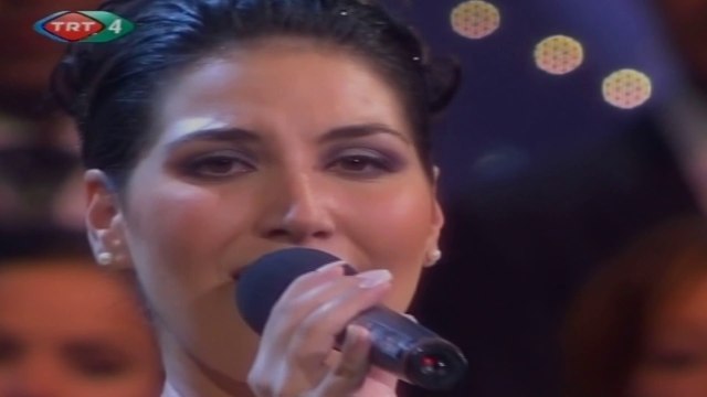 Lale Mumcu / Ben her Eylül o parkta o çamların altında