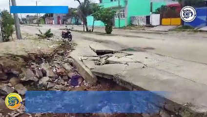 Se caen a pedazos la calle 5 de mayo en villa Allende
