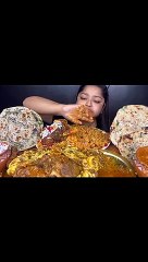 Video herunterladen: Mukbang Big Omelet with Spicy Briyani, Indian Spicy Chicken, Indian Curry, Canai Bread