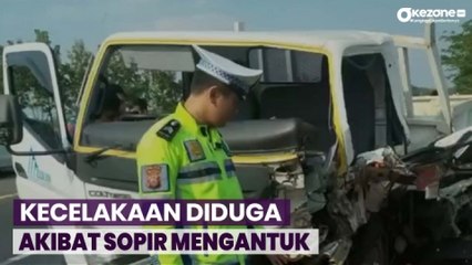 Download Video: Ngeri! Truk Tabrak Pembatas Jalan di Tol Cipali, Sopir Terlempar dari Kabin