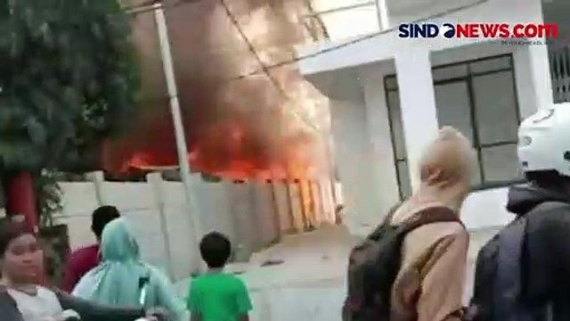 3 Rumah Semi Permanen Terbakar Hebat di Cilincing