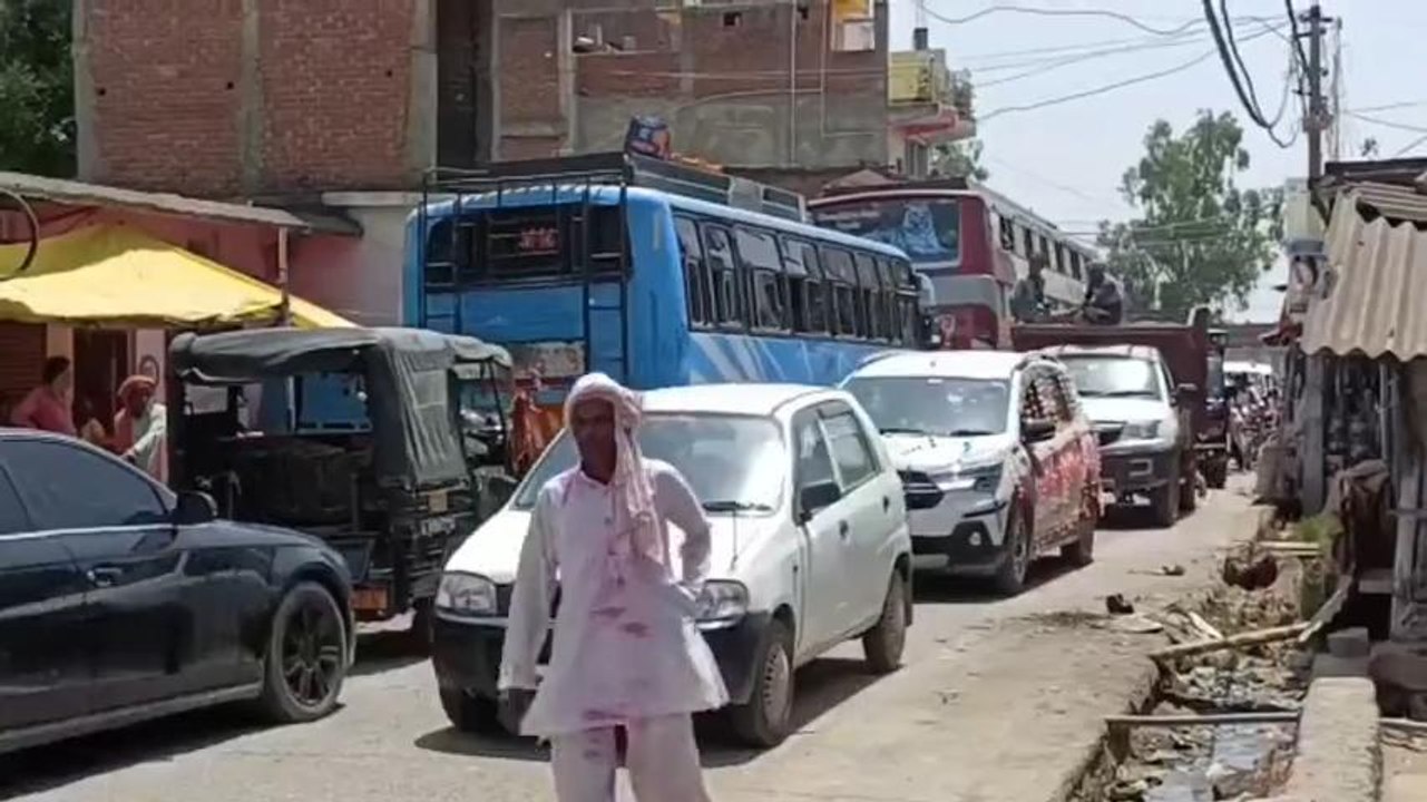 सिहावल: बाजार में आए दिन लगता है लंबा जाम, प्रशासन द्वारा नहीं दिया जा रहा ध्यान