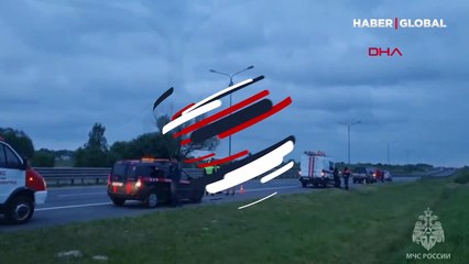 Elektrik direğinde dakikalarca asılı kaldı: Leyleği kurtarma sahnesi filmleri aratmadı