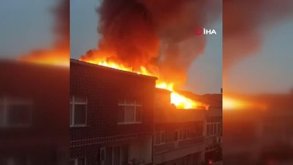 Eyüpsultan'da 2 katlı binanın çatısı alev aldı