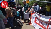 Por bloqueos viales del CNTE detienen operaciones en aeropuerto de Oaxaca