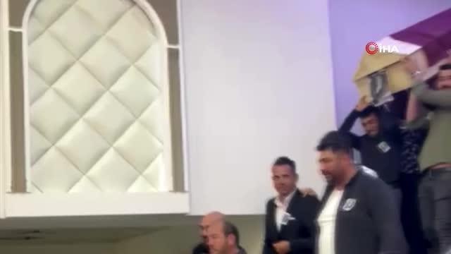 Düğünde ilginç şaka: Damadı yaşarken öldüren arkadaşları düğün salonuna tabutla geldi