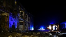 Los bomberos apagan el incendio de Mikolaiv, ciudad ucrania alcanzada por un misil ruso