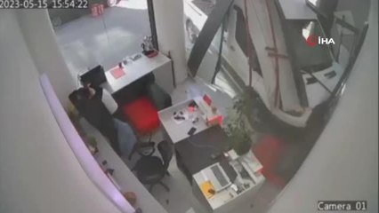 Minibüsün iş yerine girdiği kazanın yeni görüntüleri ortaya çıktı