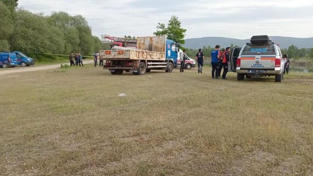 Otomobil göle uçtu: 3 ölü, 2 yaralı