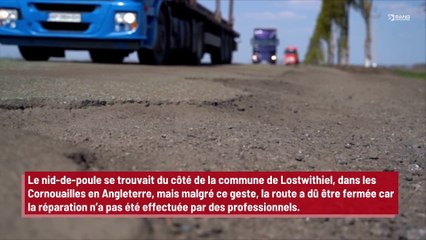 Un homme agacé répare un nid-de-poule mais le conseil municipal ferme la route !