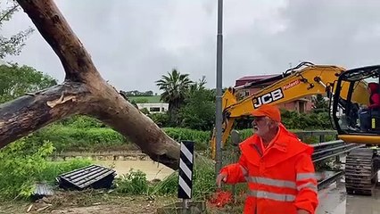 Maltempo a Fermo: frane, ponti chiusi ed evacuazioni