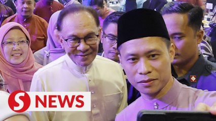 Anwar says "Relax" when asked to respond to Mahathir's challenge