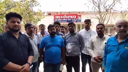 बुलंदशहर: युवती का नहीं लगा सुराग, ग्रामीणों ने घेरा थाना