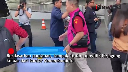 Selesai Geledah Kantor Kominfo, Petugas Penyidik Kejagung Bawa 2 Boks Kontainer