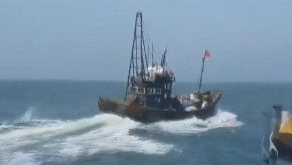 연평도 해상에서 꽃게 불법조업한 중국어선 나포 / YTN