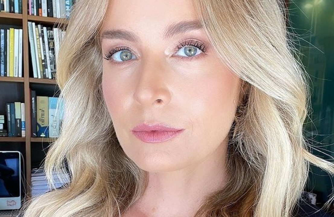 Angélica conta ter dado um vibrador de presente para a mãe de 79 anos