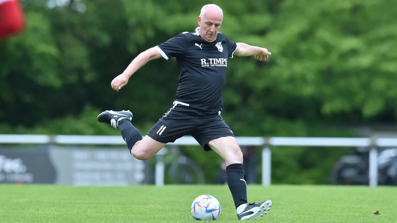 Freistoßtor beim Comeback: Basler trifft in der Kreisliga