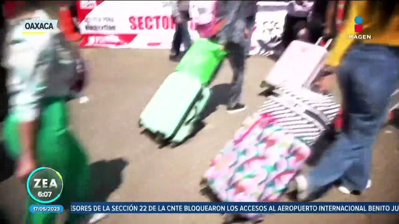 Maestros de la CNTE bloquean el Aeropuerto Internacional de Oaxaca