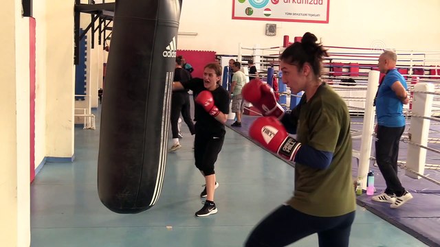 KASTAMONU - Avrupa Oyunları'na katılacak Kadın Boks Milli Takımı'nın kampı başladı