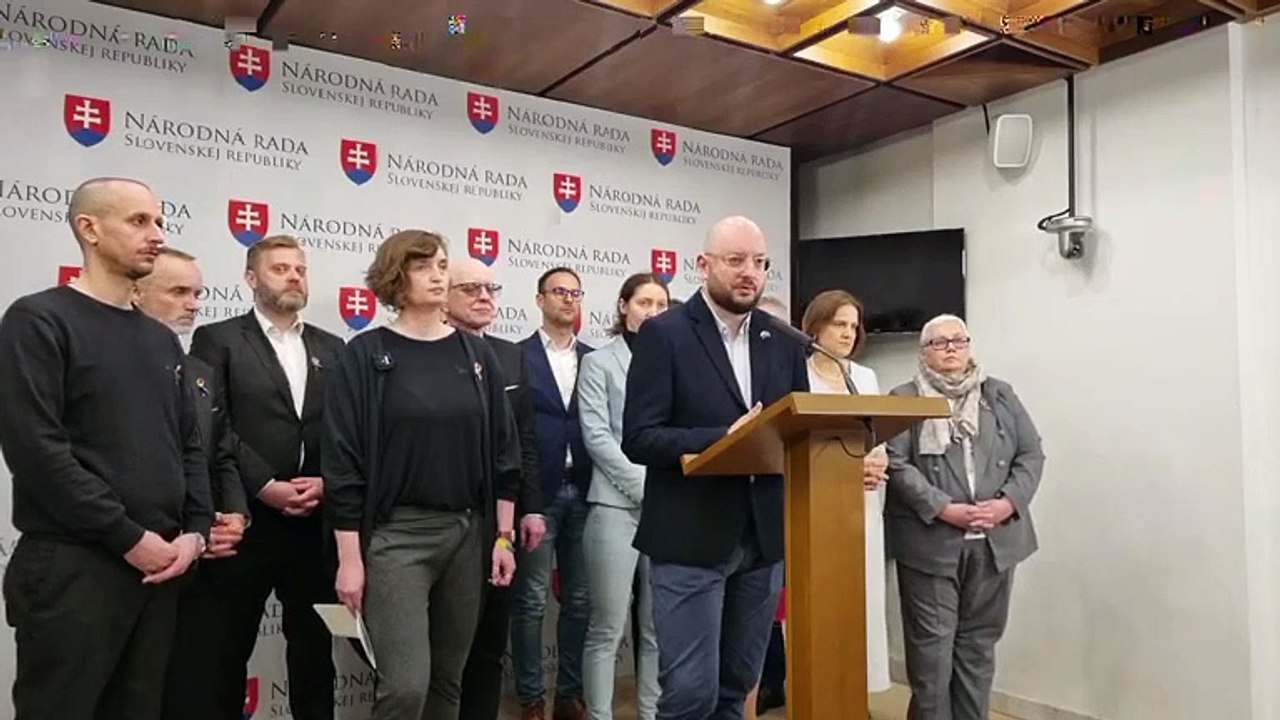 ZÁZNAM: ÚS má vyzvať NRSR uznať práva párov rovnakého pohlavia, žiada skupina poslancov